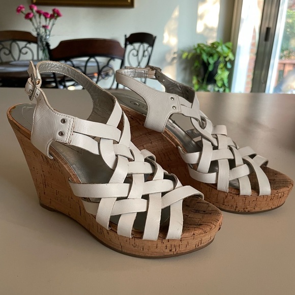 Guess White Wedge Sandals - Picture 4 of 5